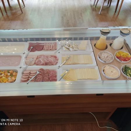 施莱利瑟尔良地酒店加餐厅 Güby 外观 照片