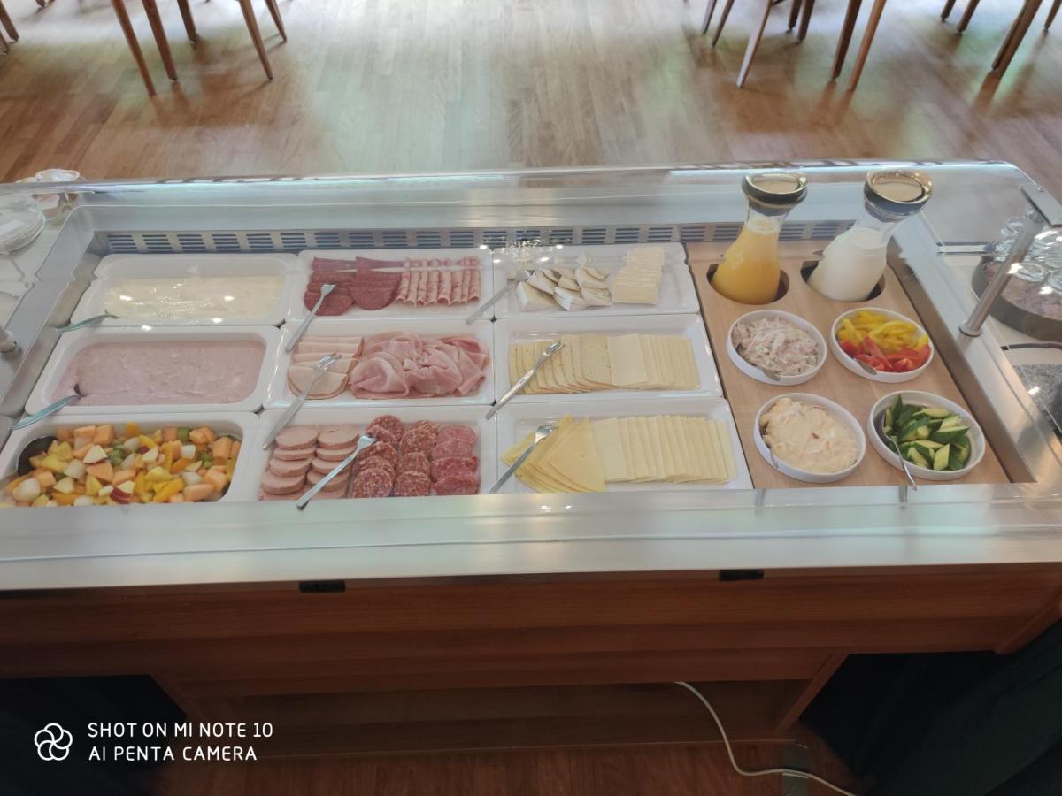 施莱利瑟尔良地酒店加餐厅 Güby 外观 照片